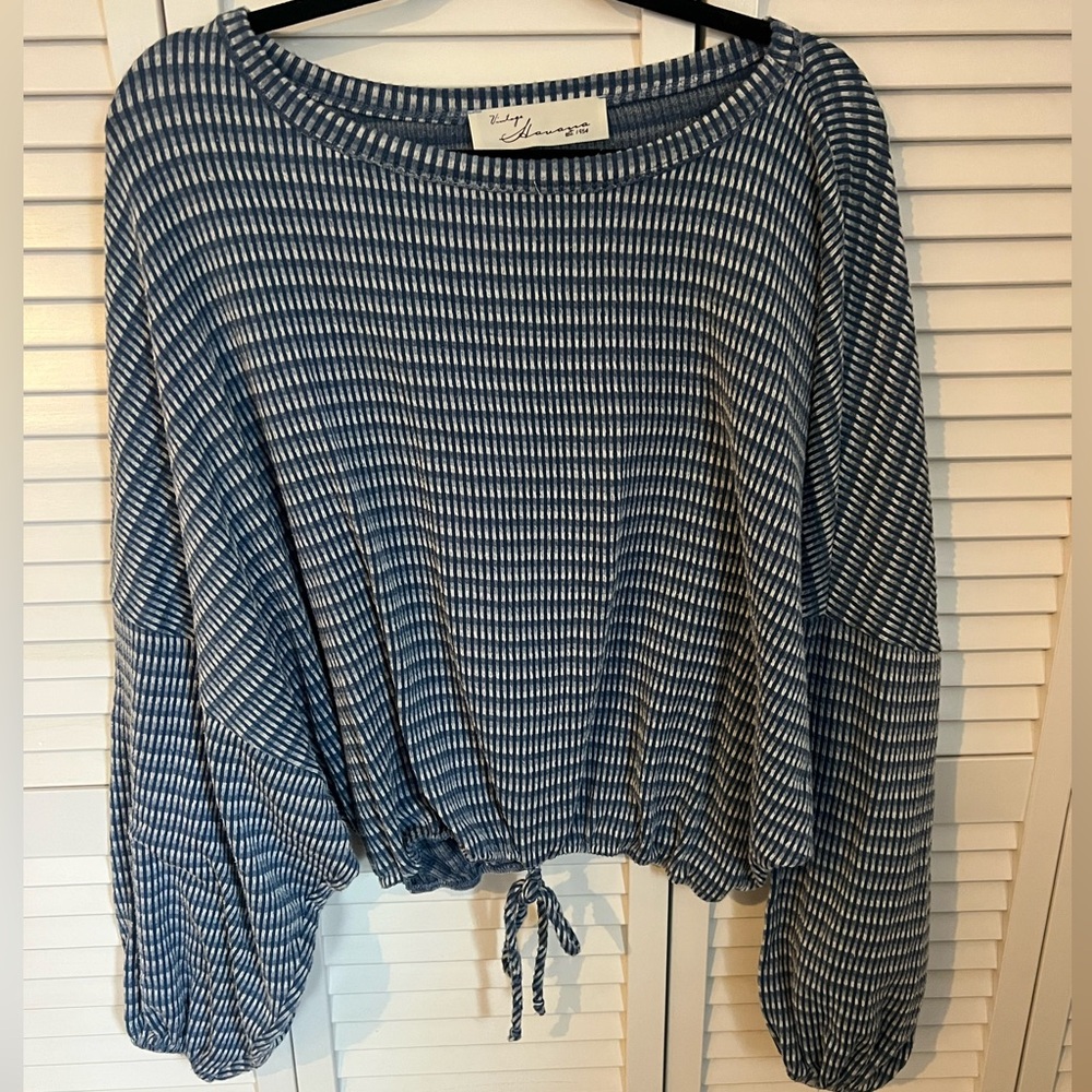 Sweater with tie bottom